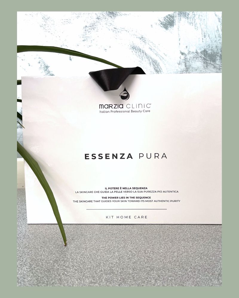 La confezione del kit Essenza Pura, che contiene tutti i prodotti per la beauty routine.
